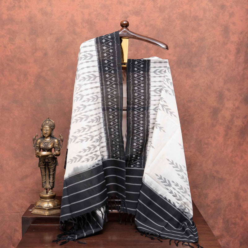 Ikkat Cotton's Kaala-Safed Karigari