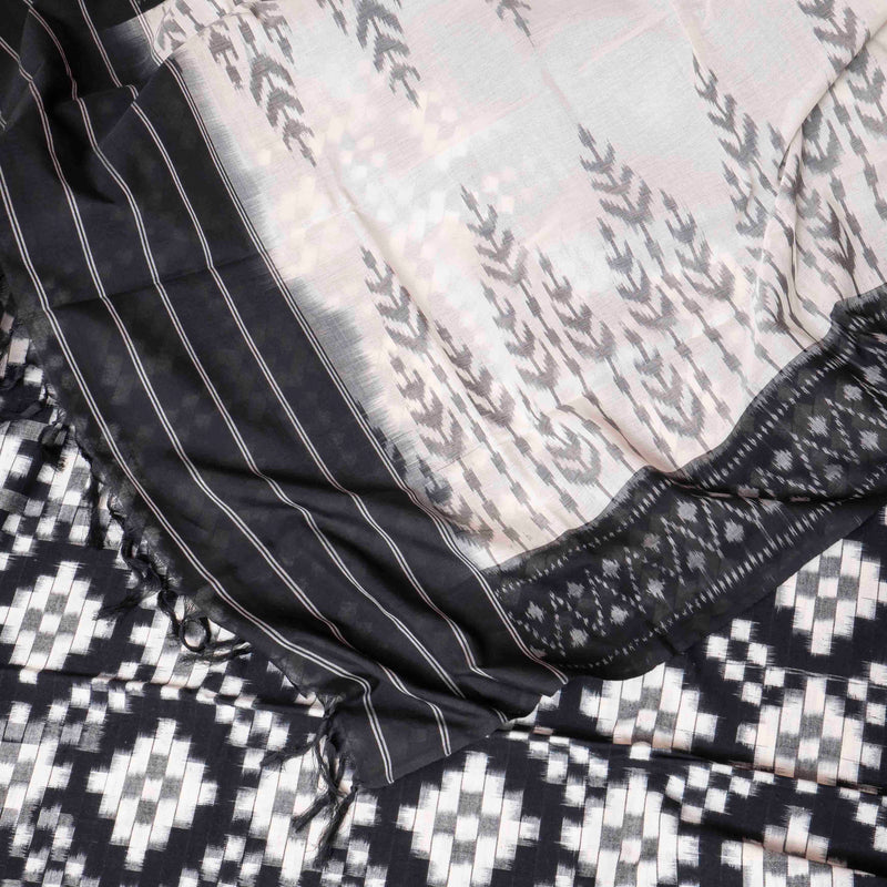 Ikkat Cotton's Kaala-Safed Karigari